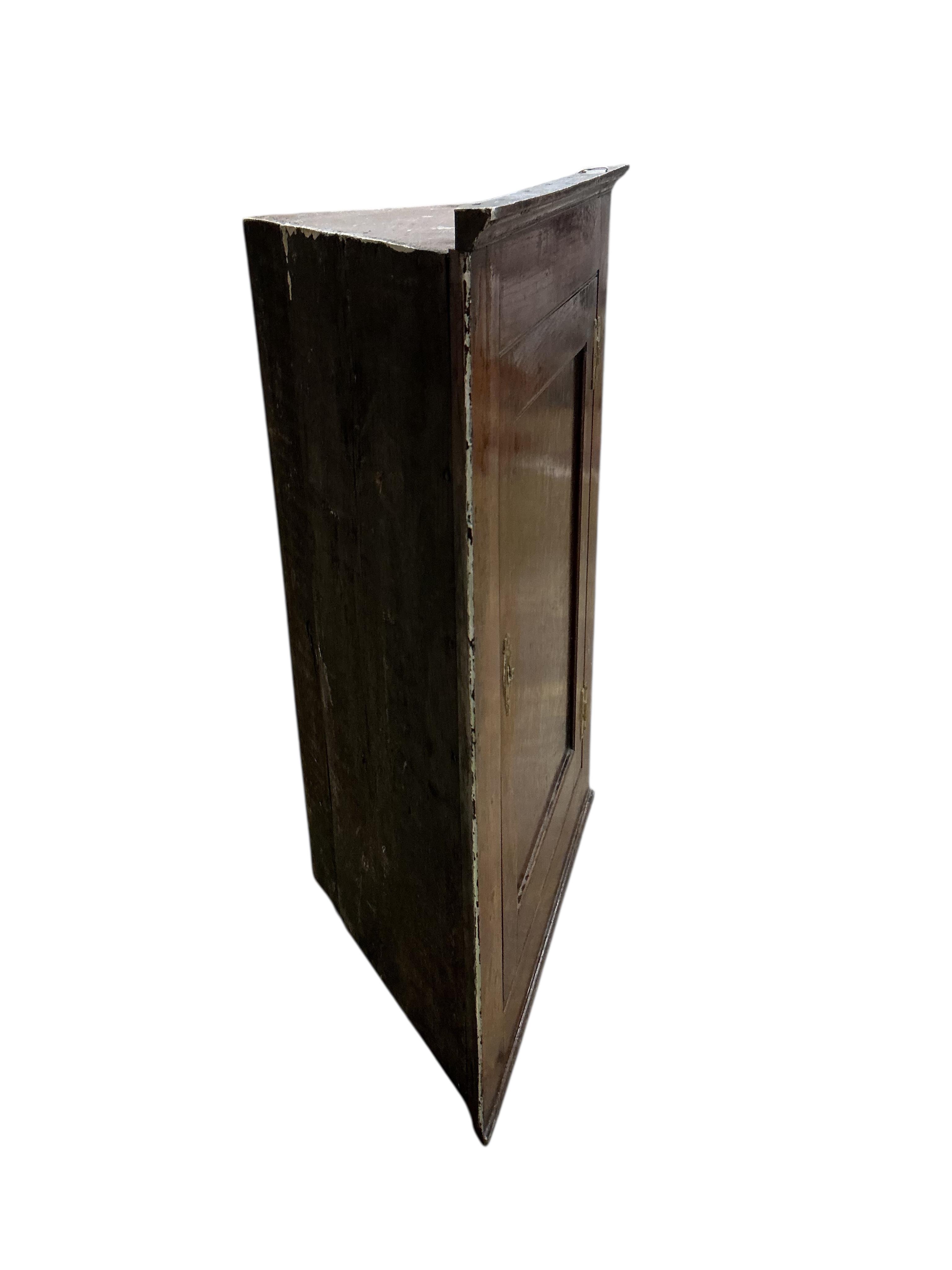 A George III oak hanging corner cabinet, width 63cm, depth 33cm, height 85cm